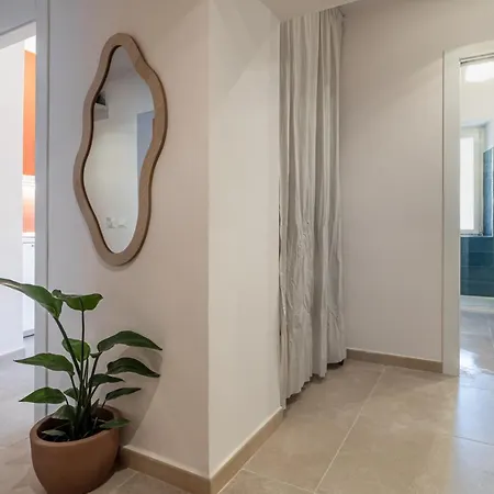 Apartment Guesthost - Lovely Oasi X7 - Near Station