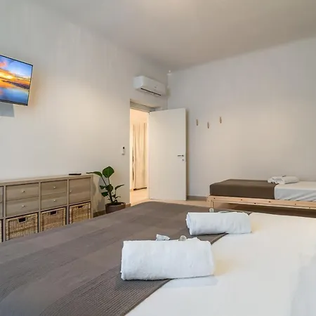 Guesthost - Lovely Oasi X5 - Near Station Апартаменты